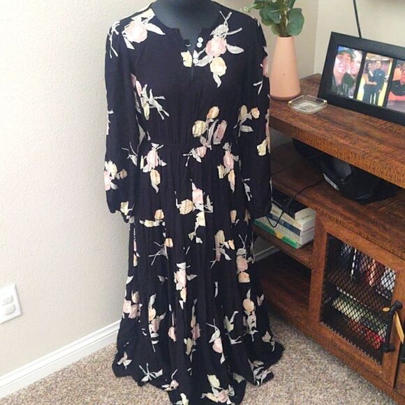 HP 💥Christy Dawn Dress - Picture 1 of 10